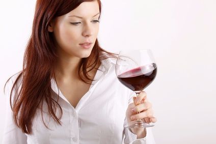Wie erkennt man schlechten Wein Frau